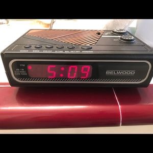 Vintage AM./FM clock radio. Everything works!